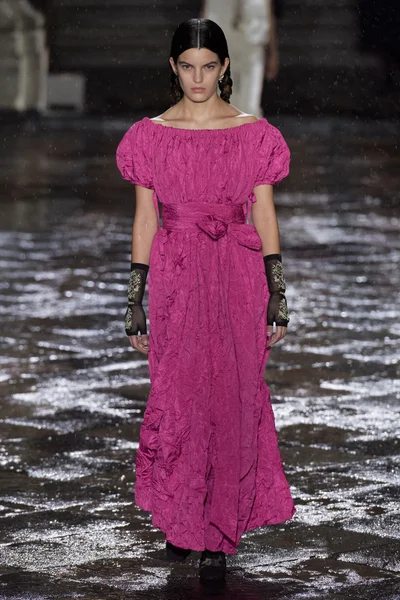 Look 18